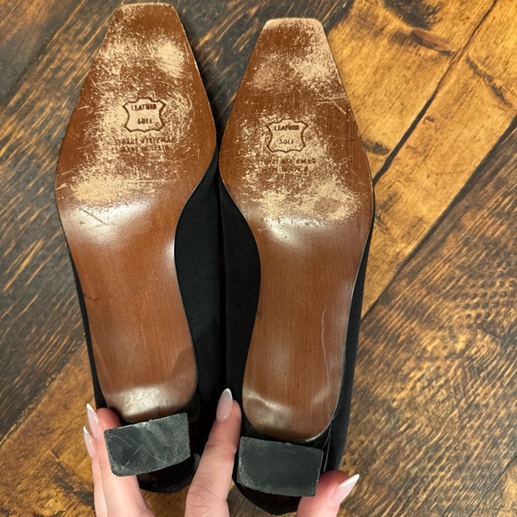 Stuart Weiztman 1 inch kitten heels size 8.5 - Picture 4 of 4
